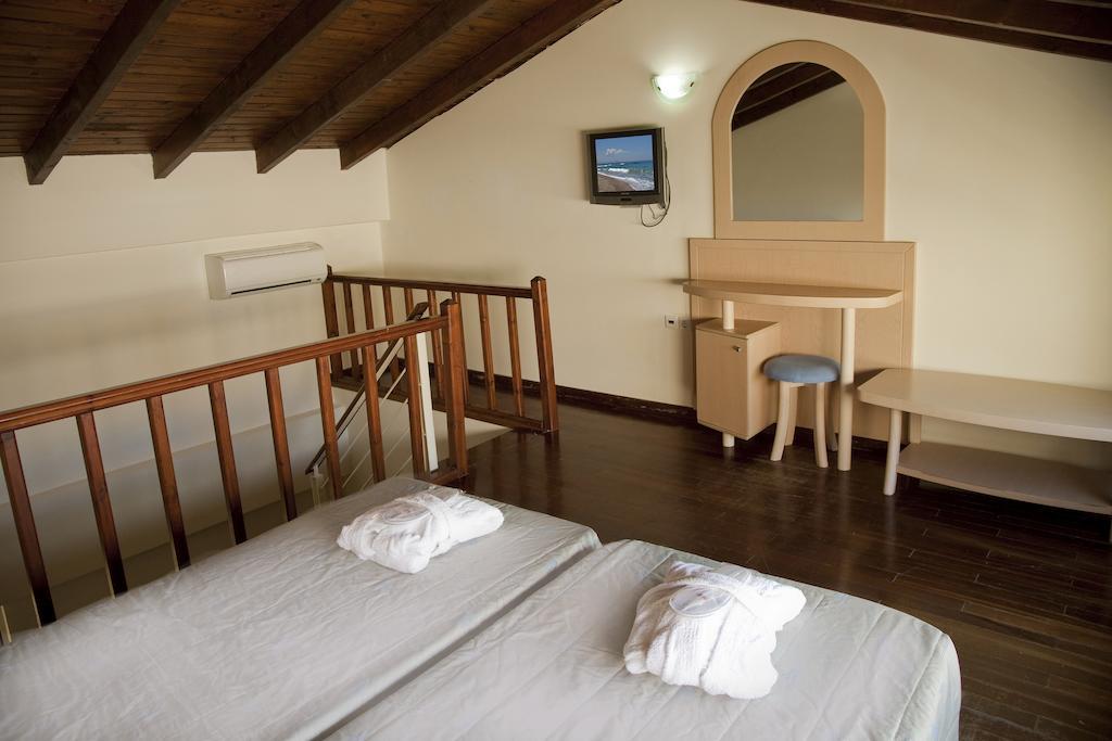 Jo An Beach Hotel Adelianos Kampos Bagian luar foto