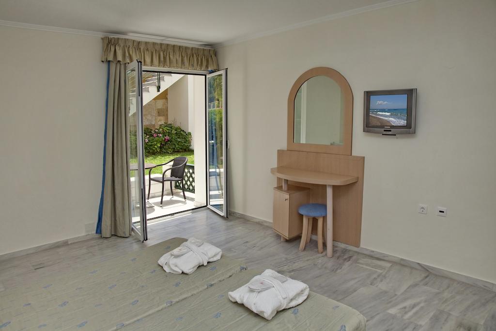 Jo An Beach Hotel Adelianos Kampos Bagian luar foto