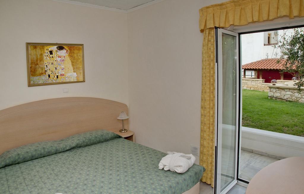 Jo An Beach Hotel Adelianos Kampos Bagian luar foto